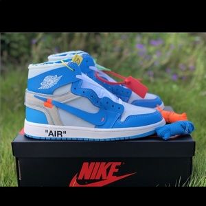 selling these new off white Jordan 1’s.